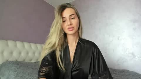 Snapshot of lovelyrose135 chatting on May 15, 11:39 am Lovely Rose online show from May 15, 11:39 am