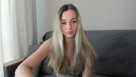 Snapshot of lovelyrose135 chatting on May 23, 11:14 am Lovely Rose online show from May 23, 11:14 am