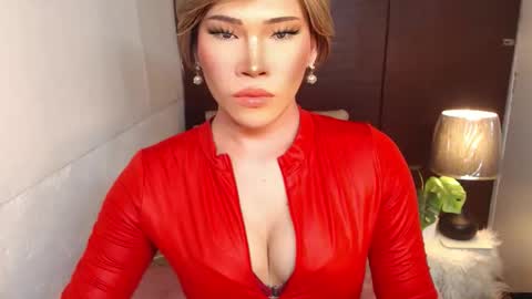 STWEET LINA online show from April 19, 10:14 am