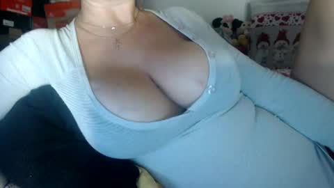 lovelywoman22 online show from December 15, 4:26 pm