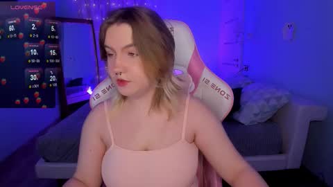 Julia  online show from November 25, 8:14 am