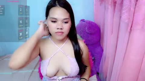 Snapshot of lovelyy_leah chatting on August 1, 11:53 am lovelyy_leah online show from August 1, 11:53 am