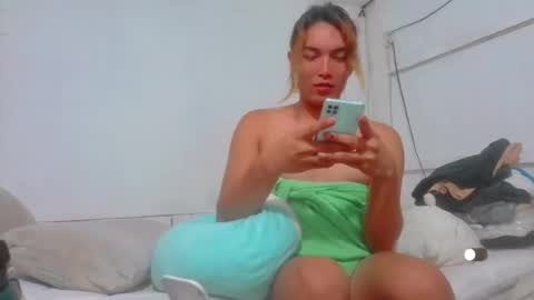 Snapshot of lovemarie120398 chatting on July 9, 6:06 am lovemarie120398 online show from July 9, 6:06 am