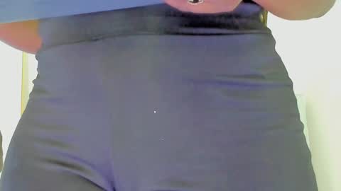 Snapshot of lovequeen02 chatting on January 11, 11:45 am L O V E  online show from January 11, 11:45 am