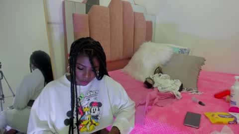 Snapshot of lovequeen02 chatting on February 1, 11:43 am L O V E  online show from February 1, 11:43 am