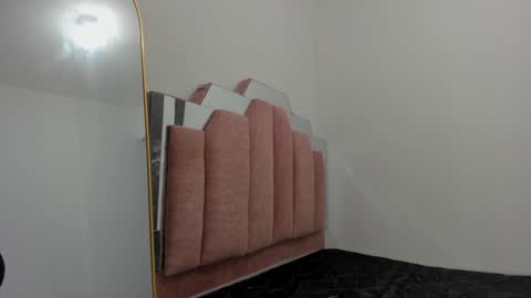 Snapshot of lovequeen02 chatting on February 2, 11:40 am L O V E  online show from February 2, 11:40 am