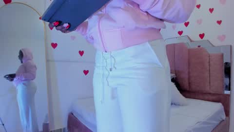 Snapshot of lovequeen02 chatting on February 20, 11:53 am L O V E  online show from February 20, 11:53 am