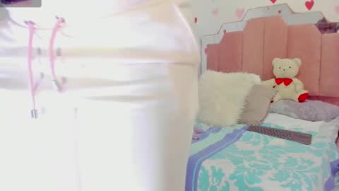 Snapshot of lovequeen02 chatting on February 23, 11:44 am L O V E  online show from February 23, 11:44 am