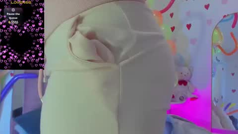 Snapshot of lovequeen02 chatting on February 28, 11:58 am L O V E  online show from February 28, 11:58 am