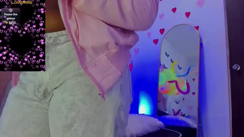 Snapshot of lovequeen02 chatting on March 2, 12:01 pm L O V E  online show from March 2, 12:01 pm