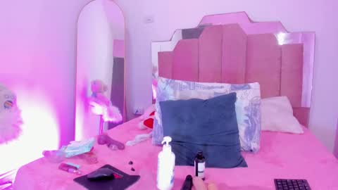 Snapshot of lovequeen02 chatting on March 5, 2:56 pm L O V E  online show from March 5, 2:56 pm