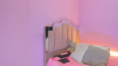 Snapshot of lovequeen02 chatting on September 10, 11:32 am L O V E  online show from September 10, 11:32 am