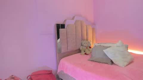 Snapshot of lovequeen02 chatting on September 16, 11:22 am L O V E  online show from September 16, 11:22 am