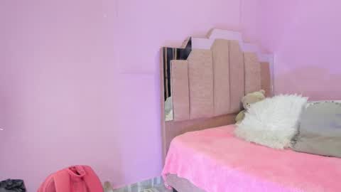 Snapshot of lovequeen02 chatting on September 17, 12:07 pm L O V E  online show from September 17, 12:07 pm