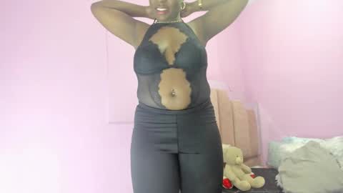 Snapshot of lovequeen02 chatting on September 20, 12:39 pm L O V E  online show from September 20, 12:39 pm