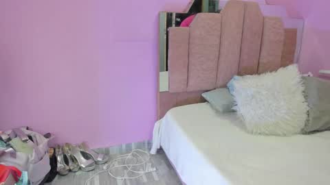 Snapshot of lovequeen02 chatting on September 23, 11:57 am L O V E  online show from September 23, 11:57 am