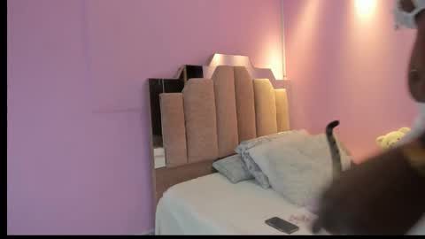 Snapshot of lovequeen02 chatting on September 25, 11:58 am L O V E  online show from September 25, 11:58 am