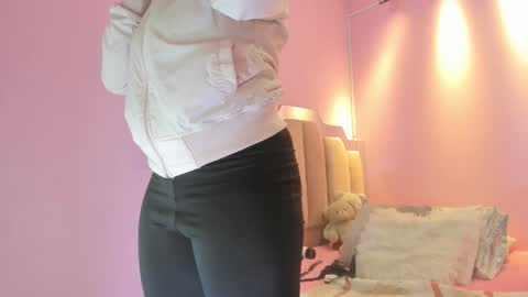 Snapshot of lovequeen02 chatting on October 4, 11:30 am L O V E  online show from October 4, 11:30 am