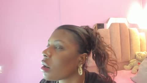 Snapshot of lovequeen02 chatting on October 7, 11:51 am L O V E  online show from October 7, 11:51 am