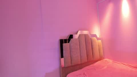 Snapshot of lovequeen02 chatting on October 8, 11:41 am L O V E  online show from October 8, 11:41 am