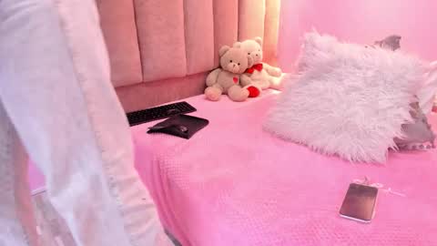 Snapshot of lovequeen02 chatting on October 9, 11:41 am L O V E  online show from October 9, 11:41 am