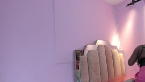 Snapshot of lovequeen02 chatting on October 10, 11:42 am L O V E  online show from October 10, 11:42 am