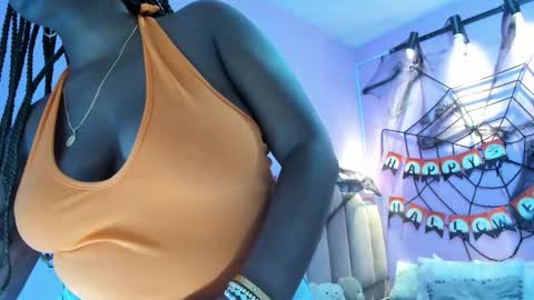 Snapshot of lovequeen02 chatting on October 18, 11:44 am L O V E  online show from October 18, 11:44 am