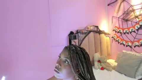 Snapshot of lovequeen02 chatting on October 22, 11:32 am L O V E  online show from October 22, 11:32 am