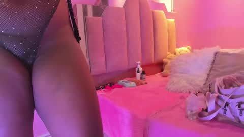 L O V E  online show from November 18, 12:31 pm