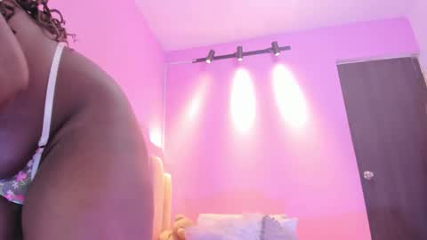 L O V E  online show from November 25, 1:44 pm