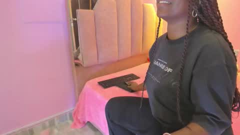 L O V E  online show from November 28, 11:57 am