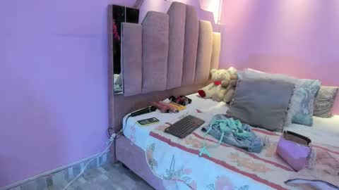 L O V E  online show from January 8, 11:56 am