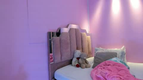 L O V E  online show from February 1, 11:53 am