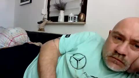 Snapshot of lover010983 chatting on February 18, 12:17 pm lover010983 online show from February 18, 12:17 pm