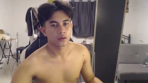 Snapshot of loverboyph04 chatting on September 14, 7:18 am loverboyph04 online show from September 14, 7:18 am