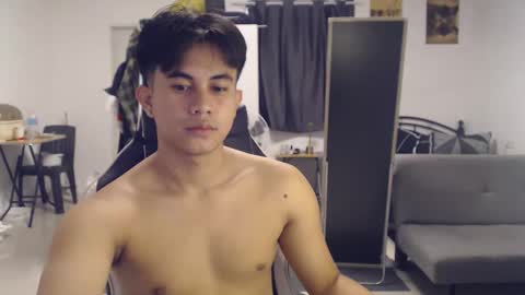 Snapshot of loverboyph04 chatting on September 24, 4:27 am loverboyph04 online show from September 24, 4:27 am