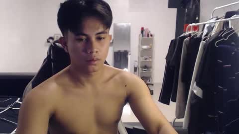 Snapshot of loverboyph04 chatting on September 26, 9:35 am loverboyph04 online show from September 26, 9:35 am