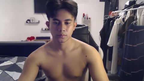 Snapshot of loverboyph04 chatting on September 28, 9:03 am loverboyph04 online show from September 28, 9:03 am