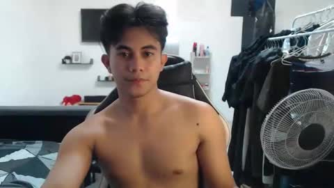 Snapshot of loverboyph04 chatting on October 1, 6:52 am loverboyph04 online show from October 1, 6:52 am