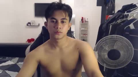 Snapshot of loverboyph04 chatting on October 3, 6:54 am loverboyph04 online show from October 3, 6:54 am