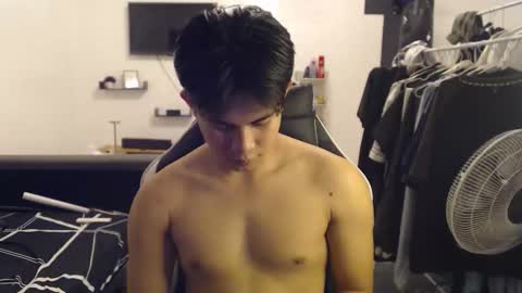 Snapshot of loverboyph04 chatting on October 8, 4:43 am loverboyph04 online show from October 8, 4:43 am