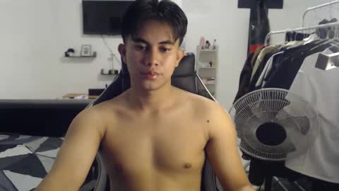 Snapshot of loverboyph04 chatting on October 14, 5:41 am loverboyph04 online show from October 14, 5:41 am