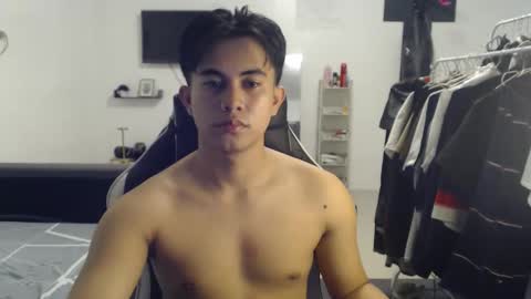 Snapshot of loverboyph04 chatting on October 17, 9:12 am loverboyph04 online show from October 17, 9:12 am