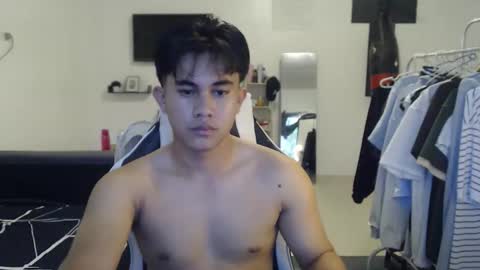 Snapshot of loverboyph04 chatting on November 11, 4:56 am loverboyph04 online show from November 11, 4:56 am