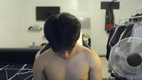 Snapshot of loverboyph04 chatting on November 12, 5:41 am loverboyph04 online show from November 12, 5:41 am