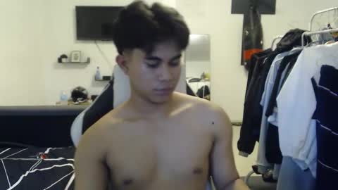 Snapshot of loverboyph04 chatting on November 14, 5:50 am loverboyph04 online show from November 14, 5:50 am