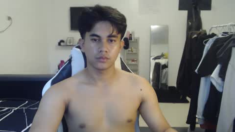 Snapshot of loverboyph04 chatting on November 18, 2:06 am loverboyph04 online show from November 18, 2:06 am