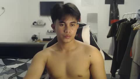 Snapshot of loverboyph04 chatting on December 2, 5:02 am loverboyph04 online show from December 2, 5:02 am