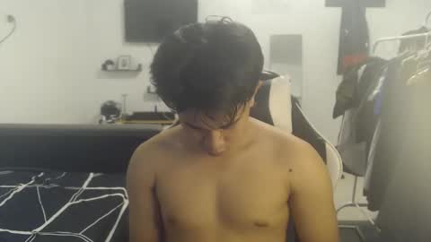 Snapshot of loverboyph04 chatting on December 4, 5:06 am loverboyph04 online show from December 4, 5:06 am