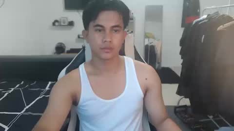 Snapshot of loverboyph04 chatting on December 17, 2:28 am loverboyph04 online show from December 17, 2:28 am